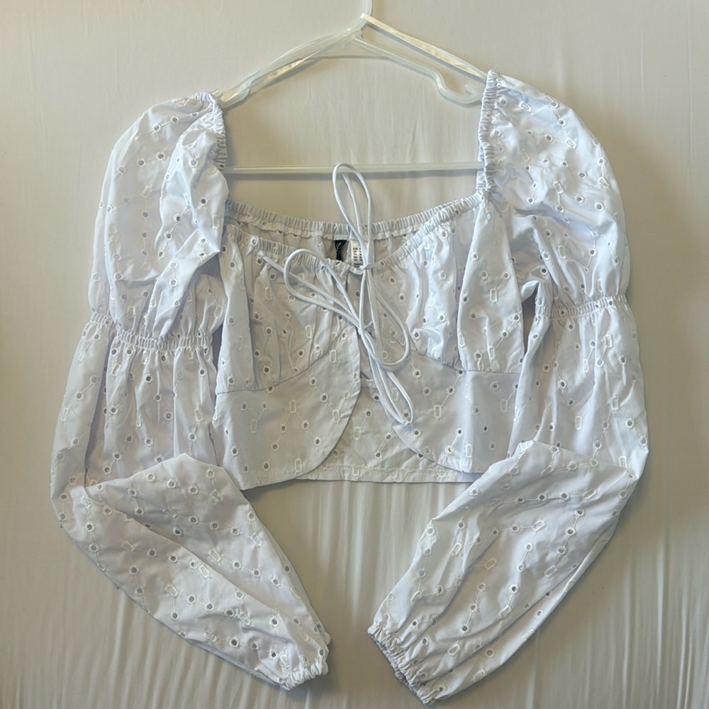 Balloon- sleeved crop blouse